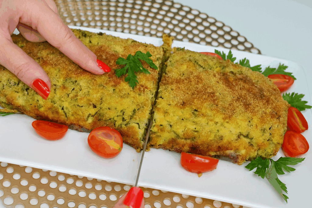 Con tre zucchine preparo il polpettone più buono e leggero che ci sia: dentro è filante, fuori dorato e croccante | Solo 230 Kcal a fetta, ma sembra un piatto da ristorante!
