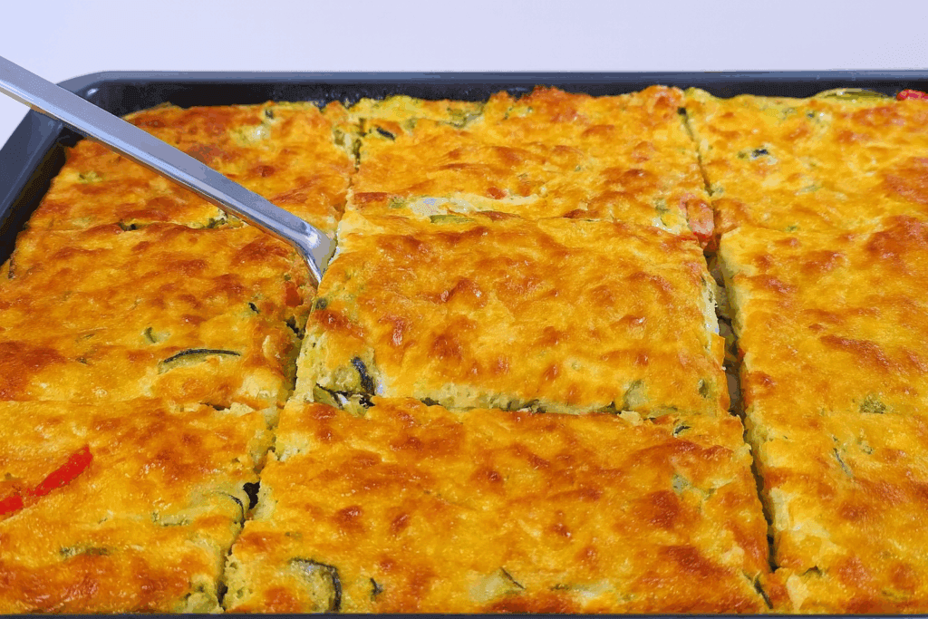 Sei a dieta e la pizza è troppo pesante? Questa versione con zucchine e verdure è leggera, filante e con solo 230 Kcal a porzione!