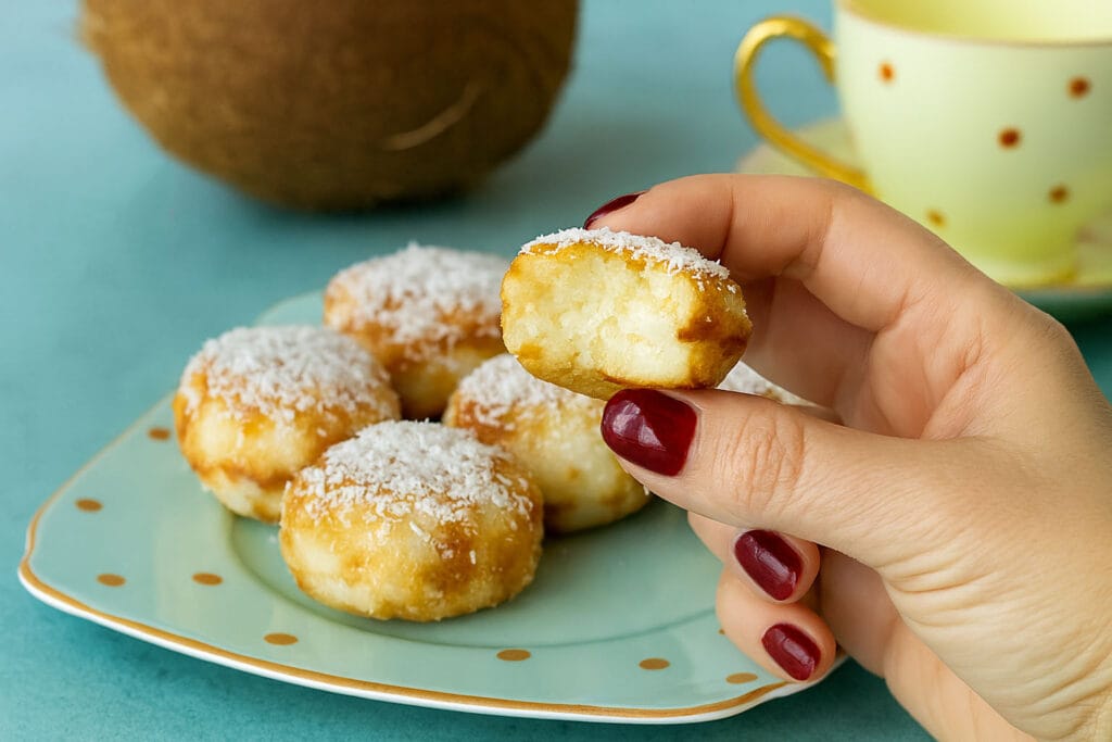 Solo 3 ingredienti e 20 minuti: i biscotti al cocco senza burro e senza farina che spariscono non appena li sforno (non alzano la glicemia e sono buonissimi)