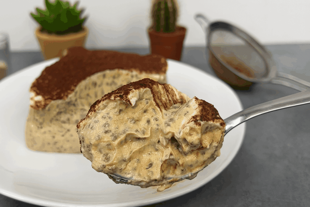Altro che tiramisù: questo dolce cremoso al caffè lo preparo in 5 minuti, è leggero e pieno di proteine, lo mangio a colazione e anche dopo cena e non mi pesa | Solo 245 Kcal!