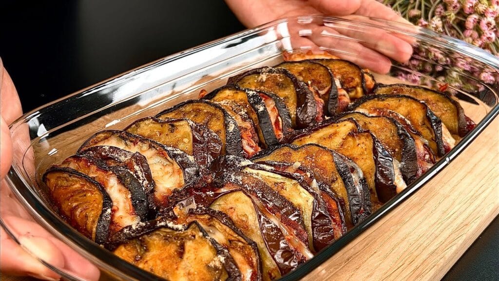 Altro che parmigiana! Con le melanzane preparo dei fagottini ripieni al forno con la metà delle calorie e senza friggere (solo 210 Kcal)