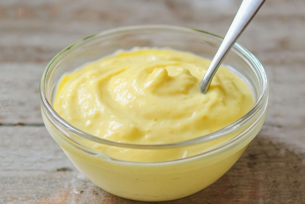 Non ci crederai: con un vasetto di yogurt preparo la maionese light che accompagna tutto, buona e leggera senza sensi di colpa con solo 130 kcal