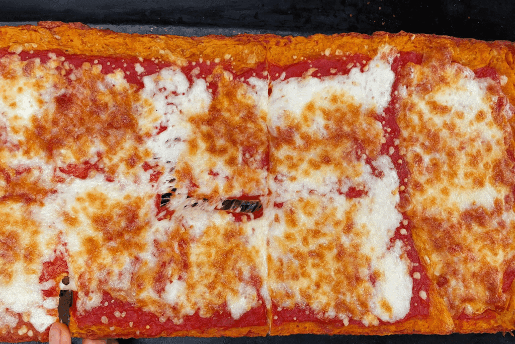 Pizza senza farina e senza lievito? Sì, esiste! Questa è la più leggera che abbia mai fatto e la preparo ogni settimana (croccante e dorata che conquista tutti)