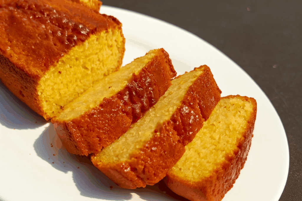Non credevo potesse venire così soffice: questo plumcake ai mandarini è il mio dolce preferito da quando sto più attenta alla linea