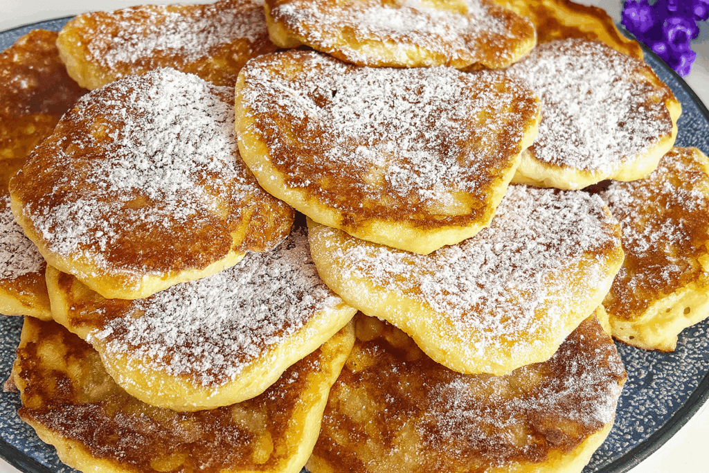 Solo 10 minuti per prepararli e meno di 100 Kcal: i pancake di mele e yogurt che non ti fanno sentire in colpa, parola di nutrizionista!