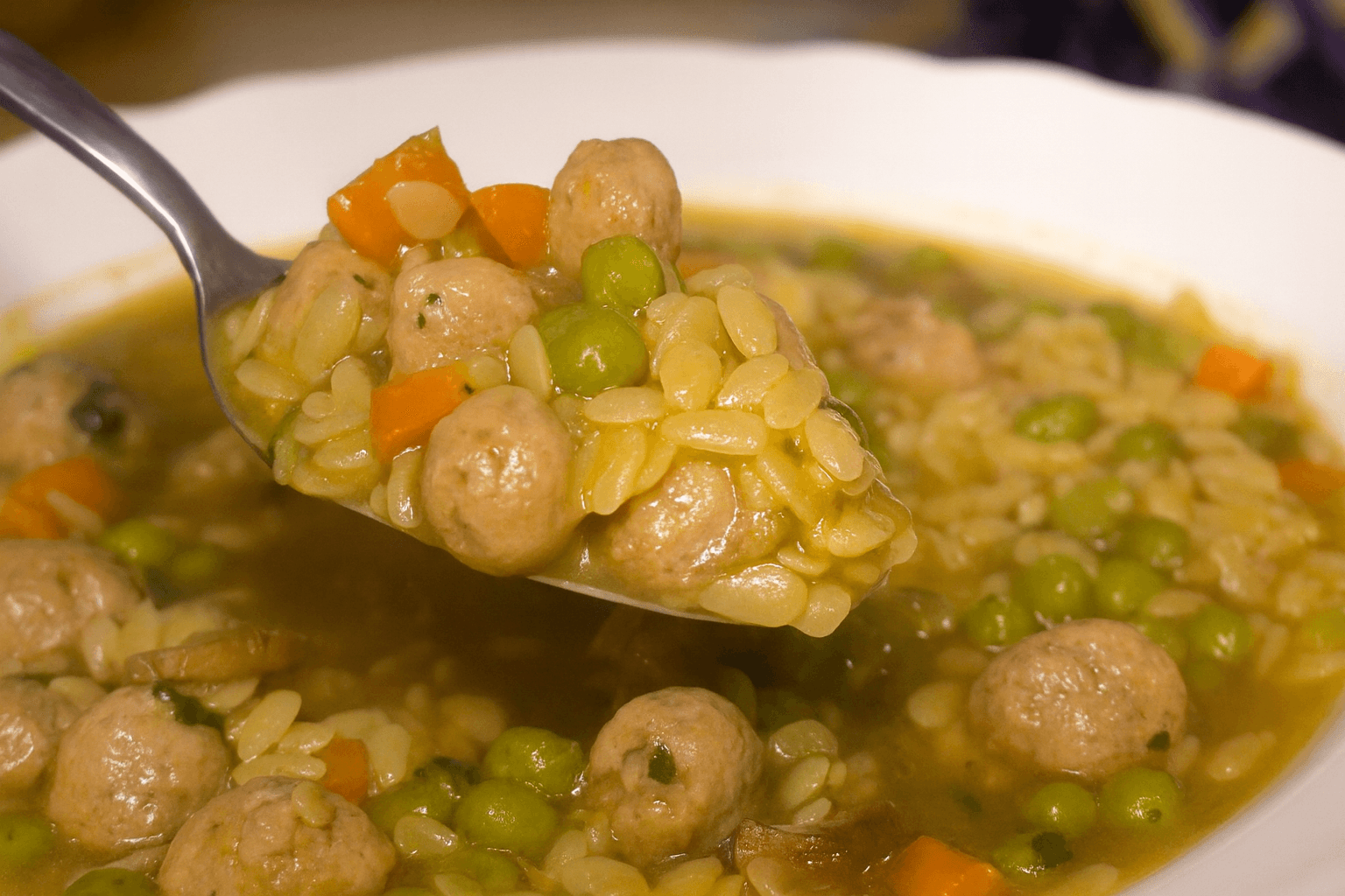 Pastina con verdure e polpettine