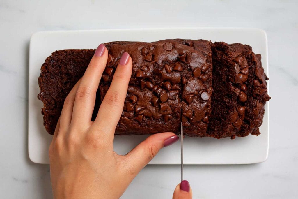 La ricetta furba per non buttare nulla: plumcake alla banana e cioccolato soffice, ricco di potassio e ha meno calorie di quel che pensi!