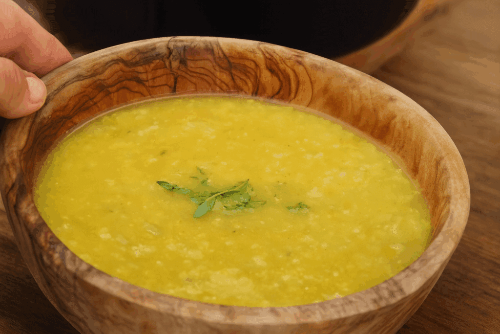 È la mia “cura naturale” nei giorni freddi: questa zuppa della salute ricca di fibre, ferro e antiossidanti, rinforza il sistema immunitario e mi sazia per ore senza appesantire