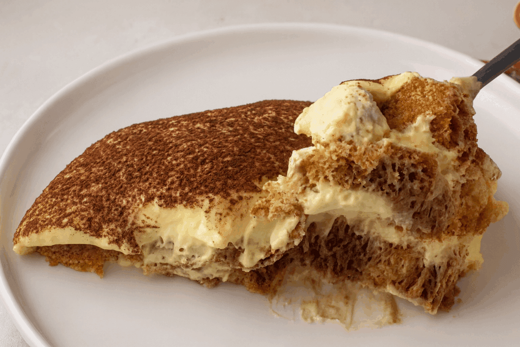 Non sapevo più che farci con il pandoro… così l’ho trasformato nel tiramisù più leggero e cremoso di sempre (è sparito in un attimo)