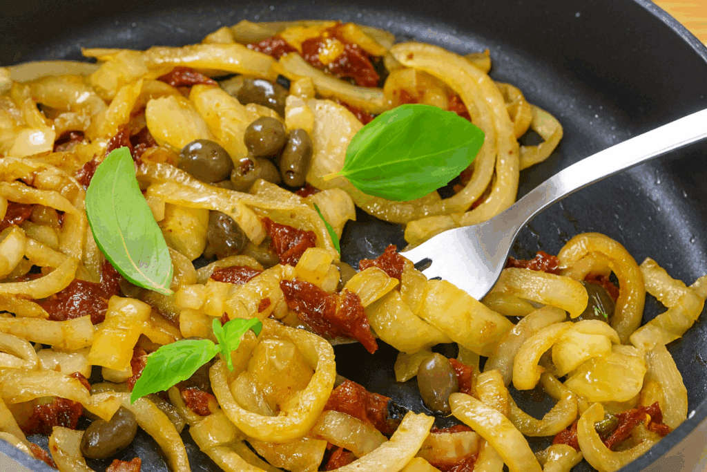 Il contorno leggero che preparo quando voglio mangiare bene senza appesantirmi: finocchi alla mediterranea pronti in pochi minuti e irresistibili