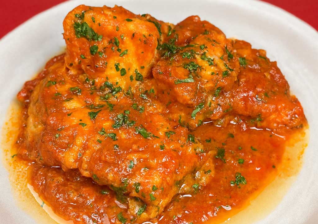 Il baccalà alla livornese come lo faceva la nonna: tenero, saporito e pronto in 40 minuti, perfetto per le feste in famiglia (solo 300 kcal a porzione)