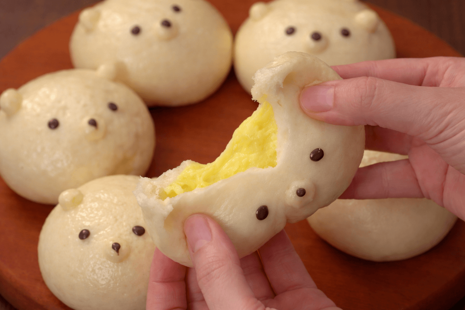 Dolci ripieni di crema pasticcera