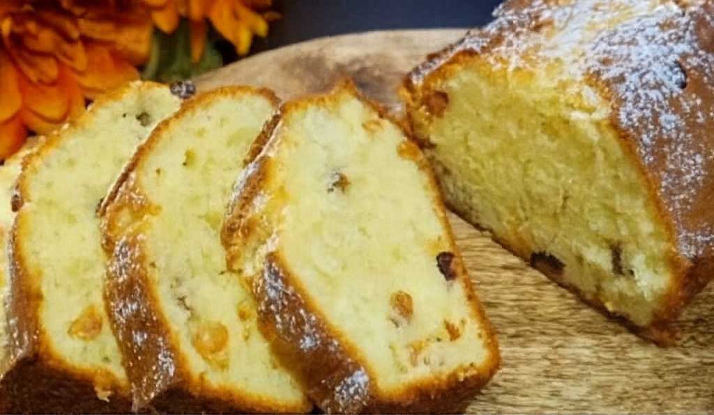 Il plumcake con solo due uova che viene sempre soffice e perfetto: la ricetta furba di Natale che piace a tutti e non appesantisce