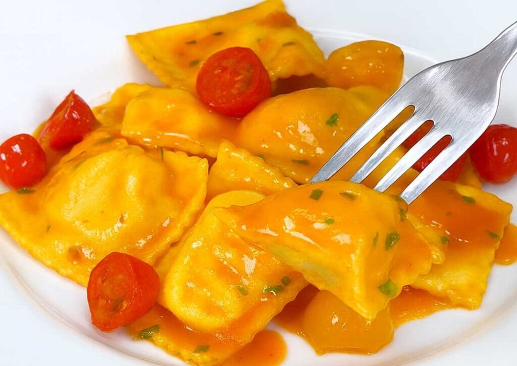 Altro che ristorante: questi ravioli di pesce fatti in casa sono il mio cavallo di battaglia per Natale e Capodanno (delicati, cremosi e profumatissimi!)