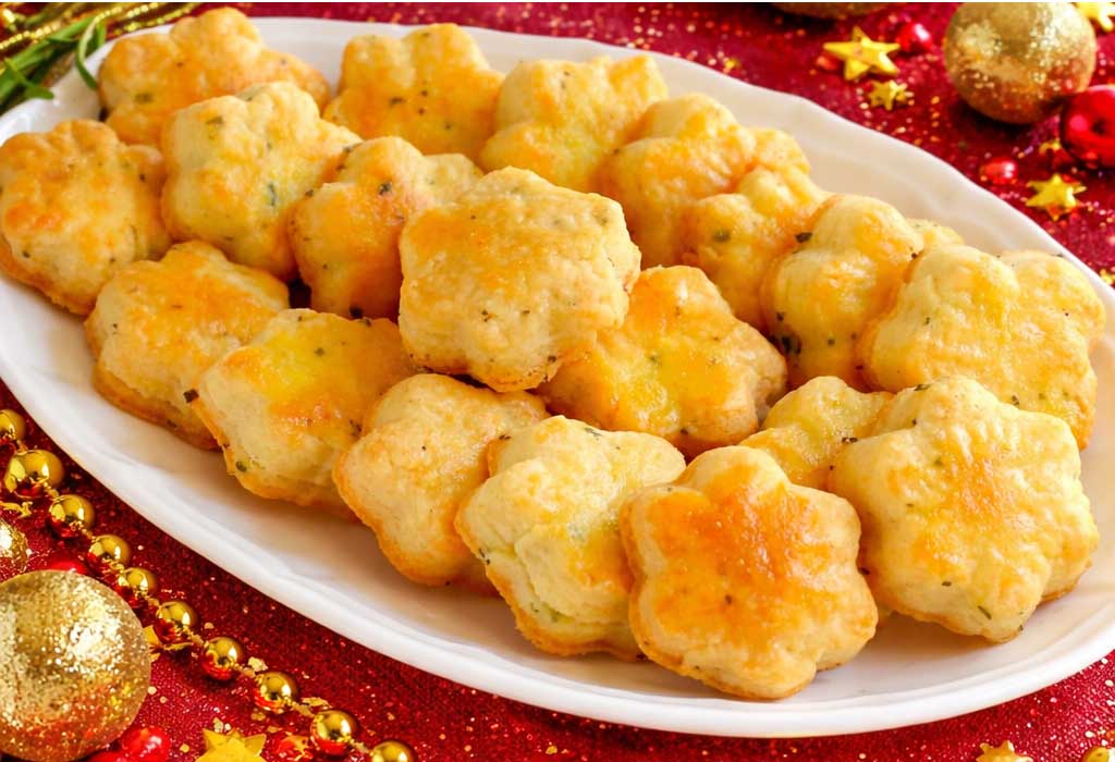 Questi salatini al parmigiano li preparo spesso per Capodanno, soprattutto per l’aperitivo: sono comodi da fare in anticipo, si sgranocchiano senza pensarci troppo e spariscono sempre prima!