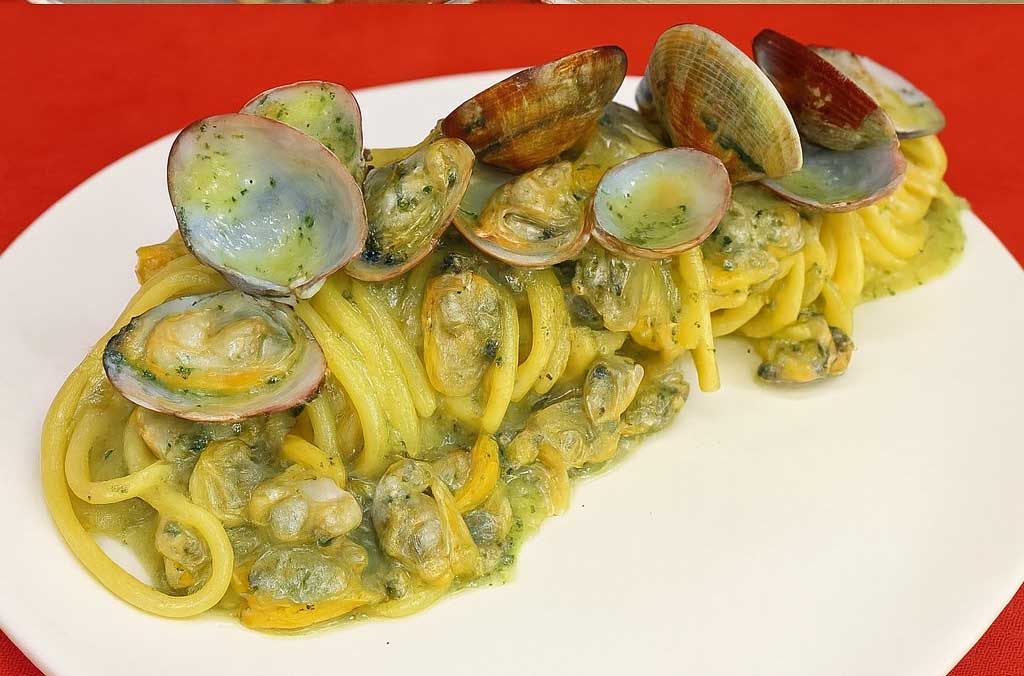 A Natale non possono mancare: spaghetti alle vongole fatti come si deve, semplici, raffinati e sempre richiestissimi!