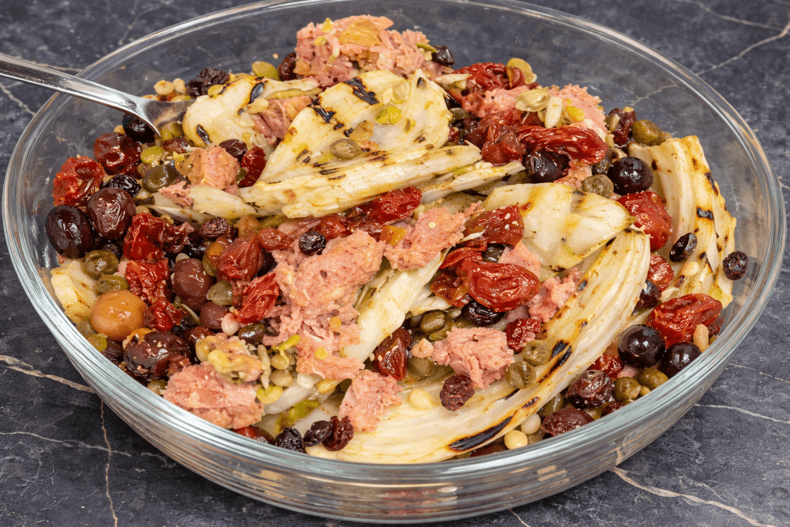 Insalata di finocchi, tonno e olive