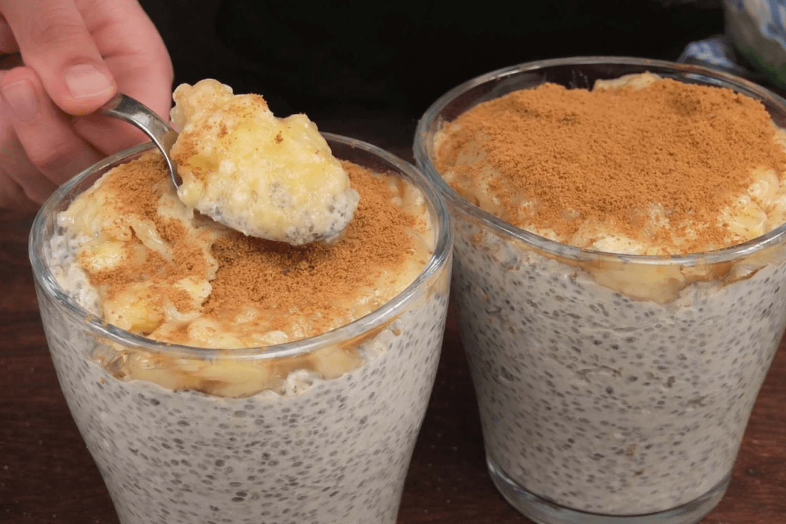 Dessert yogurt, banana e chia