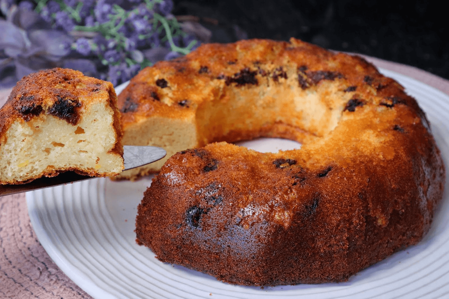 Ciambellone allo yogurt e frutta secca