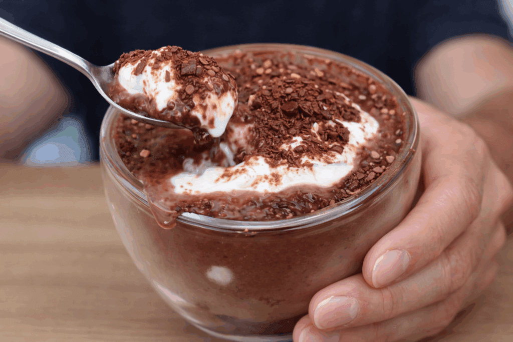 Lo mangio la sera e continuo a bruciare calorie anche di notte: cremoso, al cioccolato e ricco di proteine (è così che riattivo il metabolismo!