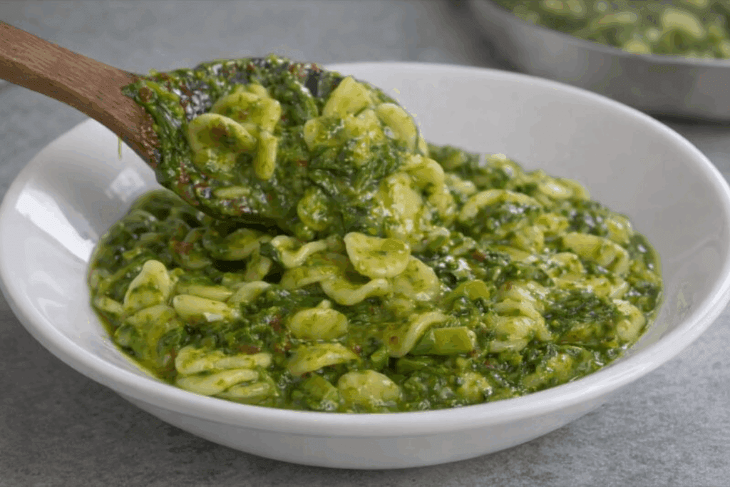 L’ho fatta in 15 minuti e queste orecchiette alle cime di rapa sono ancora più buone di quelle che faceva mia nonna: ci ho messo pure le alici e i pomodori secchi!