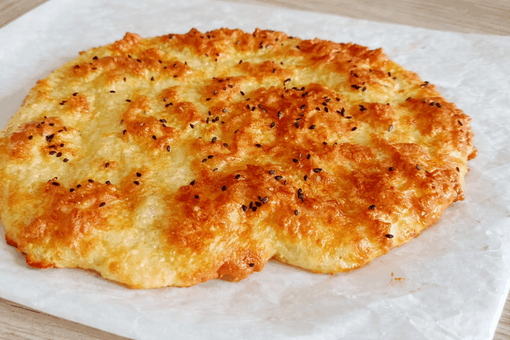 Per chi segue una dieta chetogenica e vuole tenere sotto controllo la glicemia: focaccia al formaggio ricca di proteine e povera di carboidrati