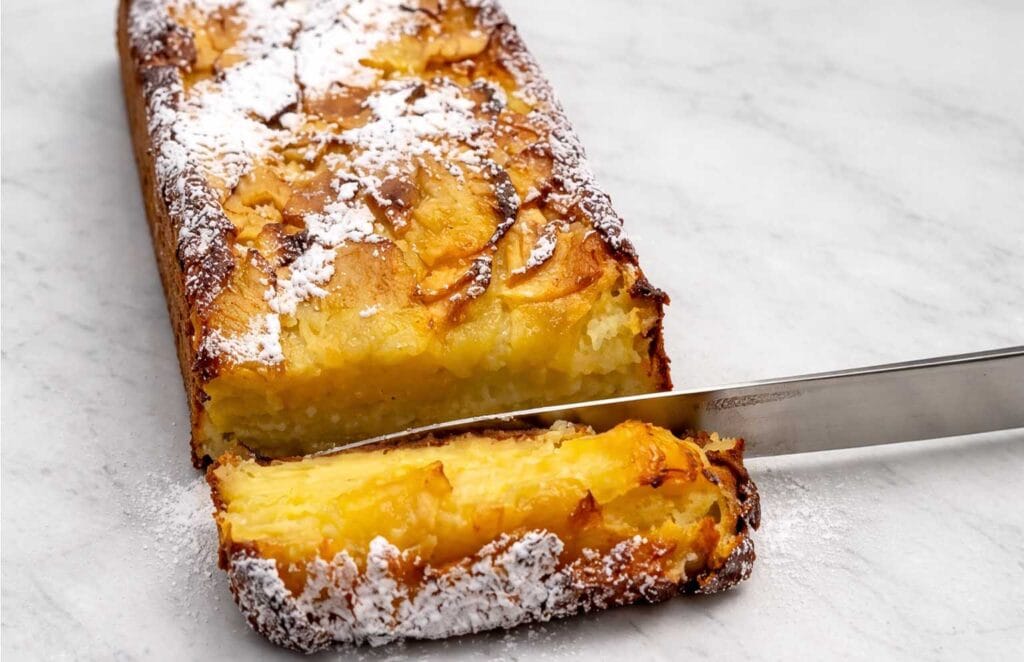 Plumcake invisibile di mele senza zucchero: 8 mele nell’impasto, pochissima farina e solo 120 kcal a fetta!