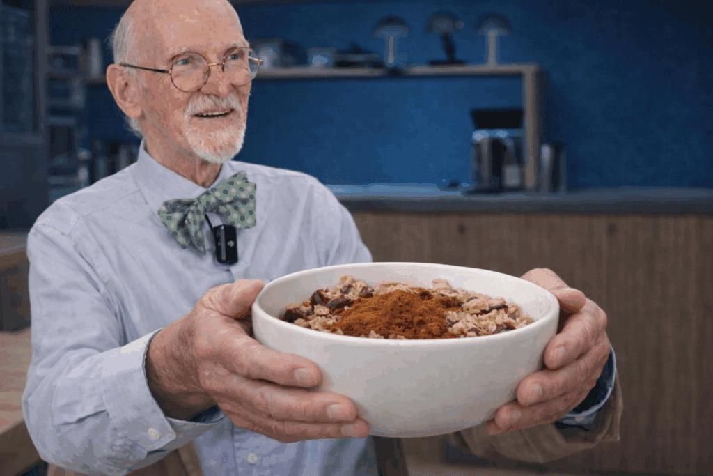 Franco Berrino la consiglia da anni: questa colazione con avena, uvetta e mandorle è ricca di fibre, proteine e grassi buoni e sazia a lungo!