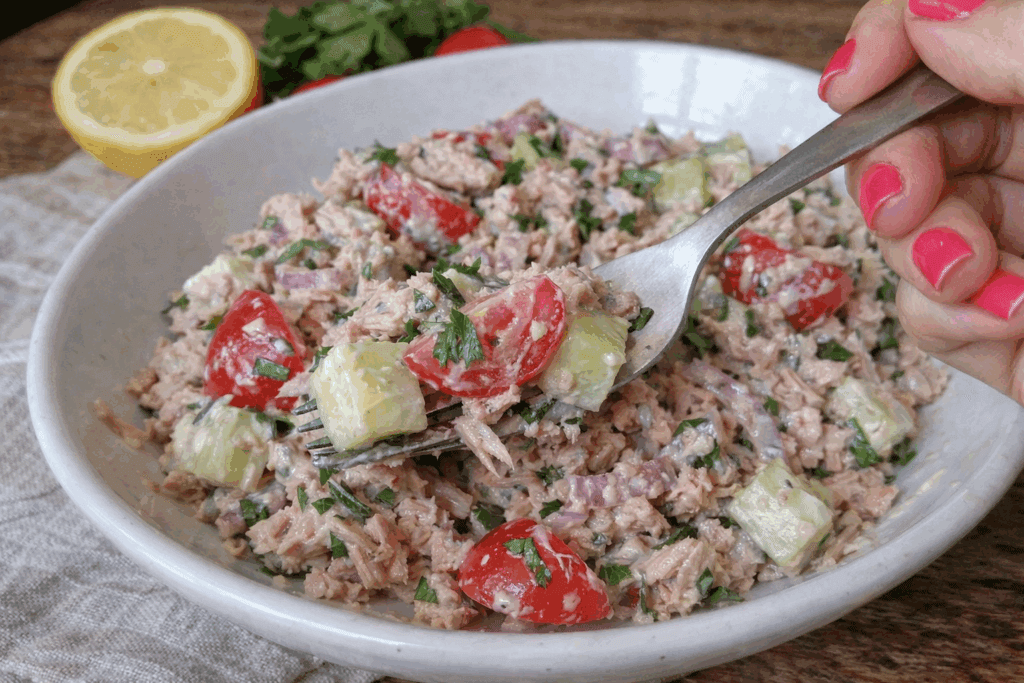 Insalata di tonno light: ricetta fresca, proteica e senza maionese