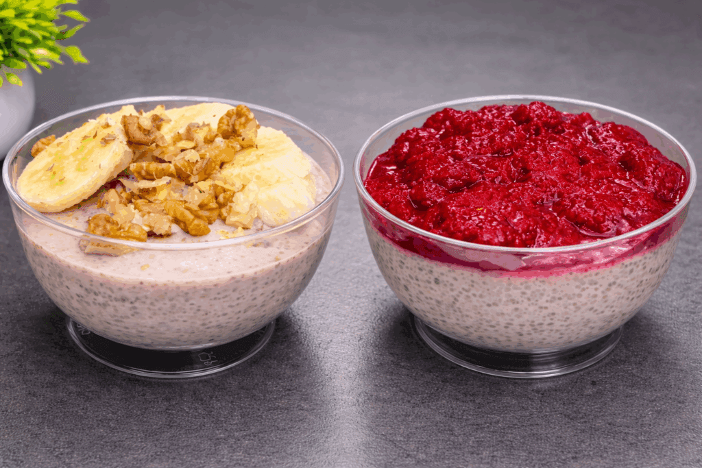 Ne faccio sempre 2, uno alla banana e uno ai frutti di bosco: questi budini di chia sono la mia colazione salutare la mattina, non la cambierei con niente!