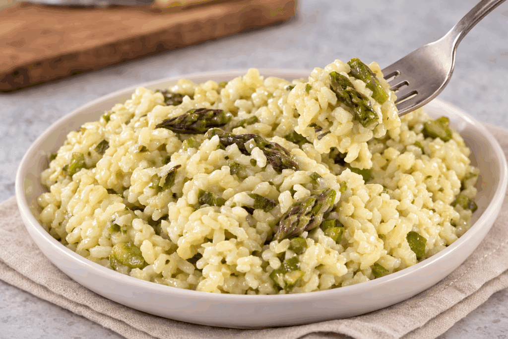 Risotto con asparagi light: la ricetta cremosa, salutare e senza burro