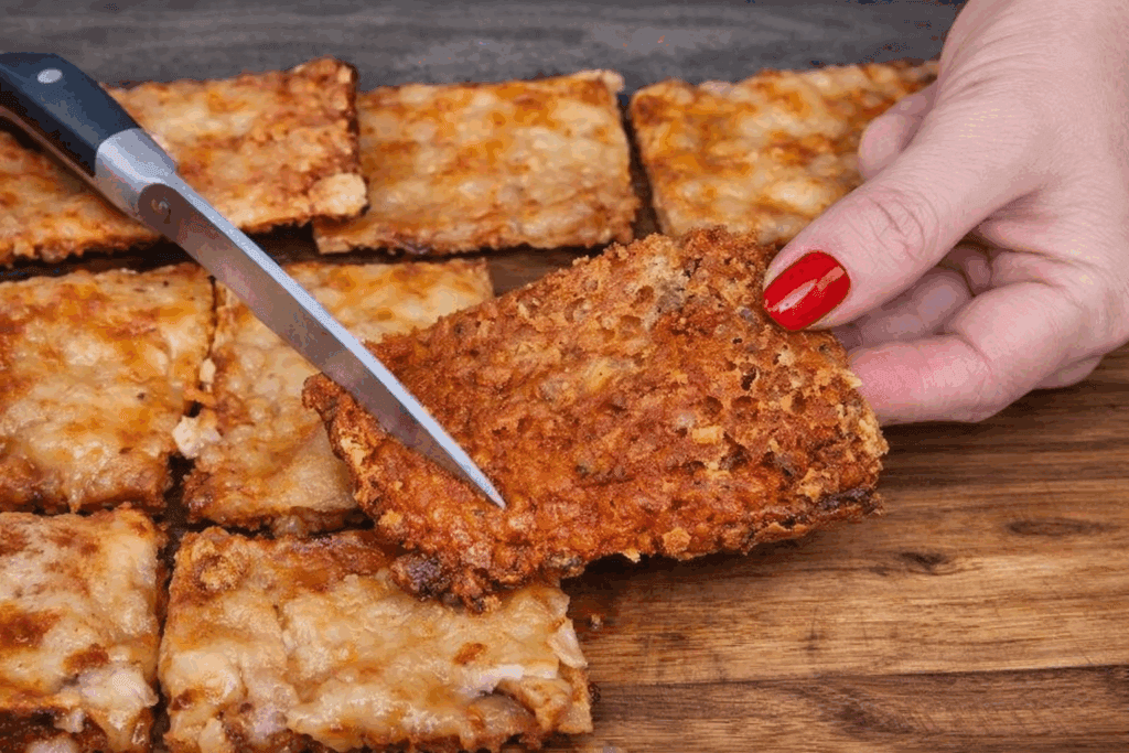 Il trucco è schiacciarlo così in teglia: il riso diventa dorato fuori e morbido dentro, da oggi non butto più il riso avanzato!