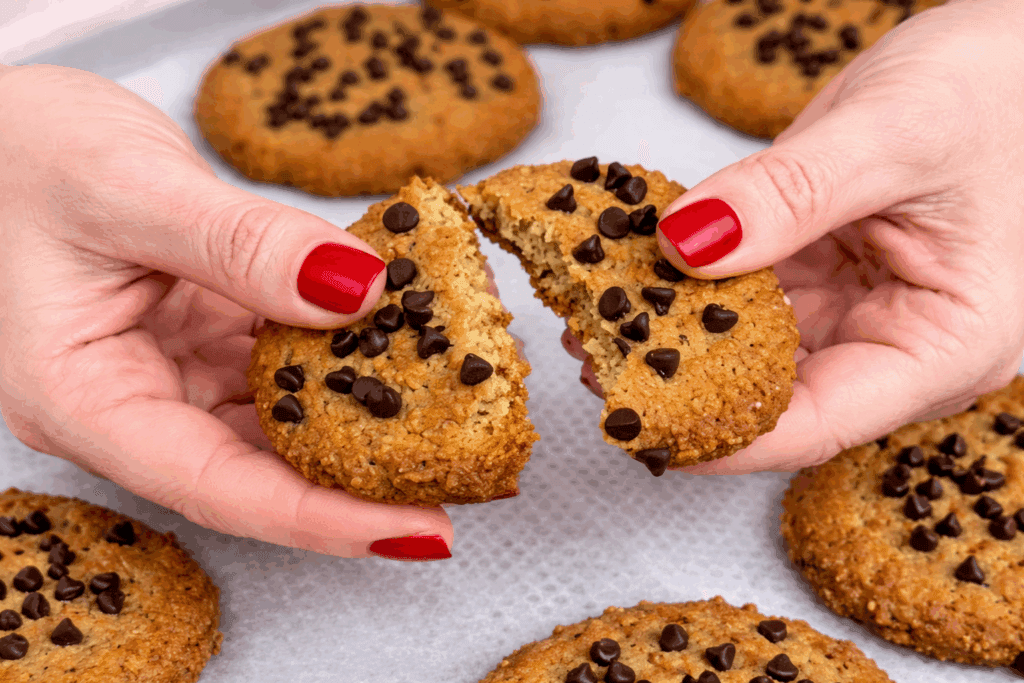 A casa stiamo tutti a dieta, così per colazione mangiamo un paio di questi biscotti proteici: sono usciti così buoni che quasi non sembra essere a dieta!