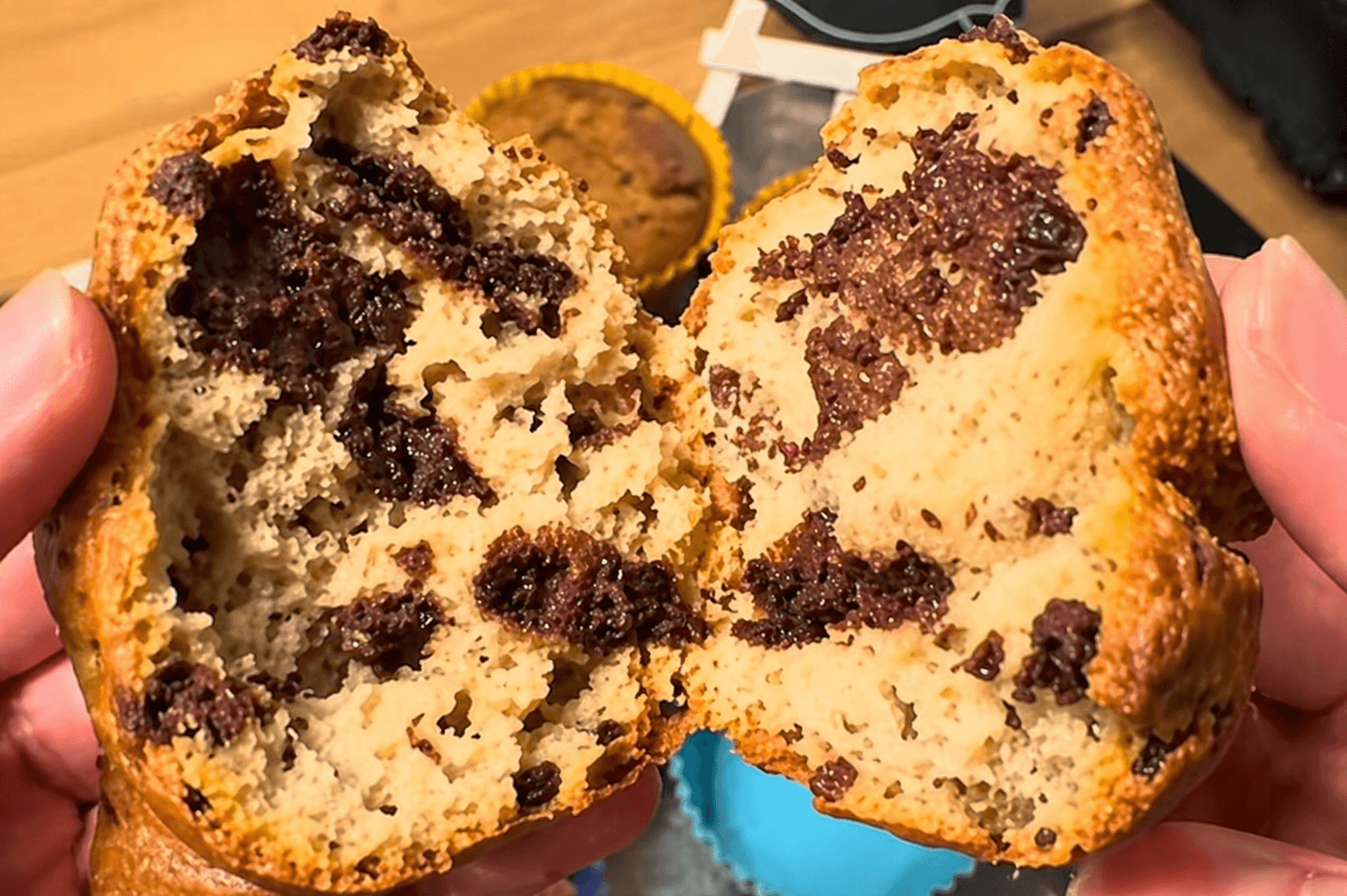 Muffin mandorle, avena e cioccolato