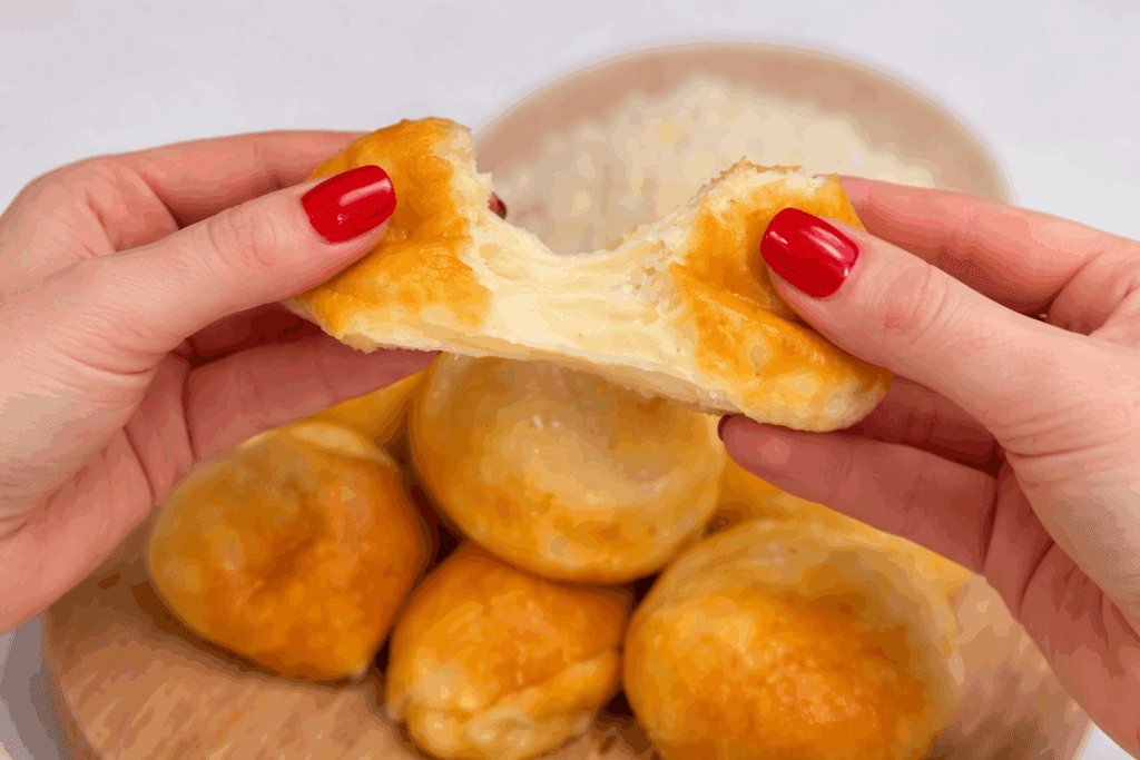 Una mia amica ha cominciato la dieta keto e mi ha fatto assaggiare queste palline di formaggio 2 ingredienti super saporite: non riesci più a fermarti!