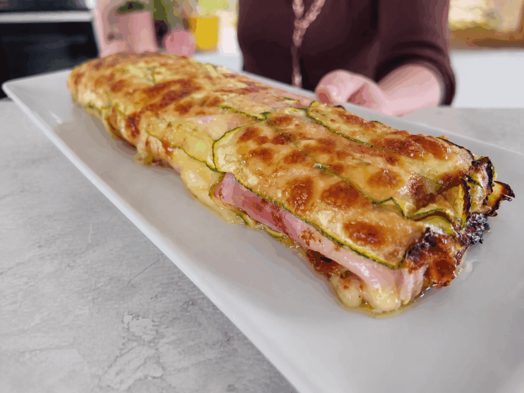 Lo taglio a fette e non ne resta più niente ogni volta, il rotolo di zucchine filante che mi sta aiutando a perdere peso e a restare leggera la sera!