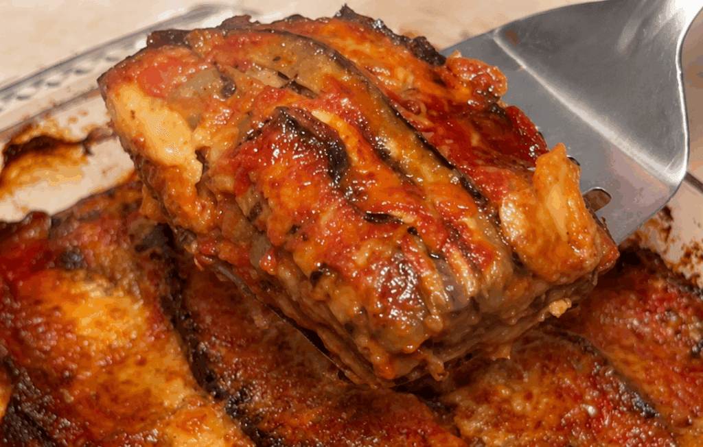 Mi sono messa a dieta ma non so rinunciare alla parmigiana di melanzane, e fatta così ha solo 160 Kcal ed è buonissima lo stesso!