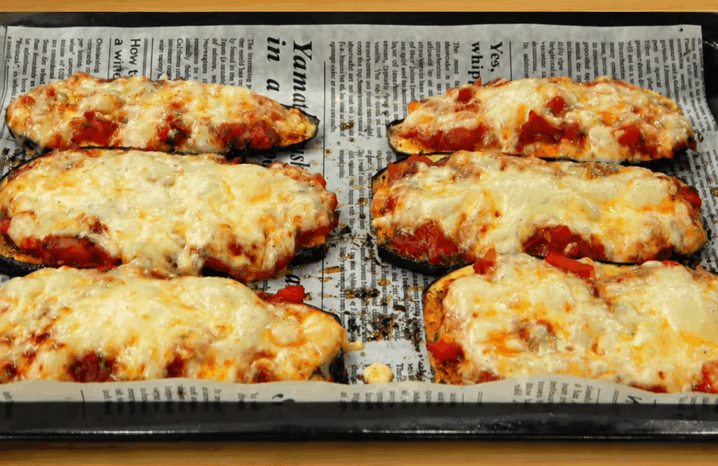 Non le friggo più: le taglio a fette, le condisco bene e le farcisco con pomodoro e formaggio, vengono buonissime al forno