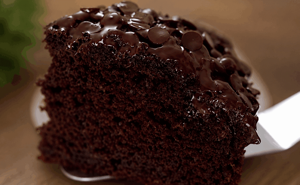 Questa torta senza burro mi salva colazione e merenda: soffice, senza burro, con tante gocce di cioccolato sopra e con circa 210 kcal a fetta
