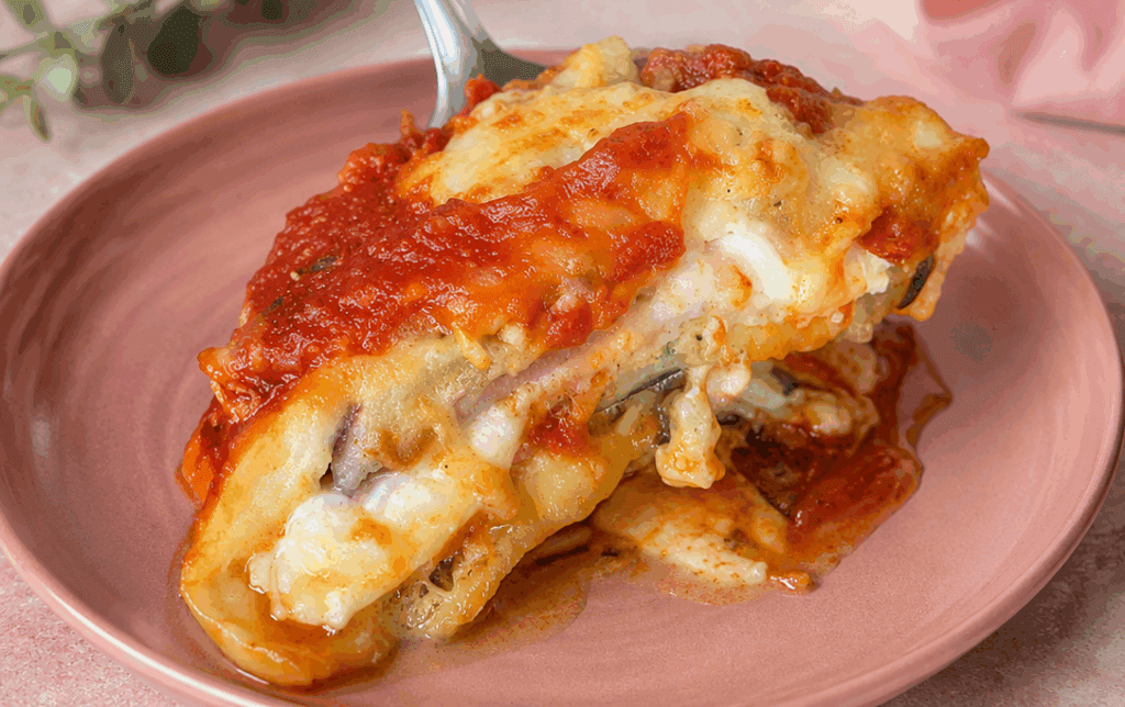 Questi sono i miei fagottini di melanzane al forno sono cremosi, saporiti e perfetti se ami la parmigiana: fanno venire l’acquolina solo a guardarli!
