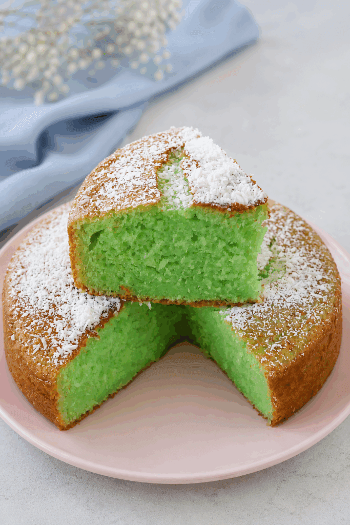 Sembra la classica torta alla menta, ma questa versione è senza burro e con molti meno zuccheri: il trucco per farla venire così è usare questi ingredienti!