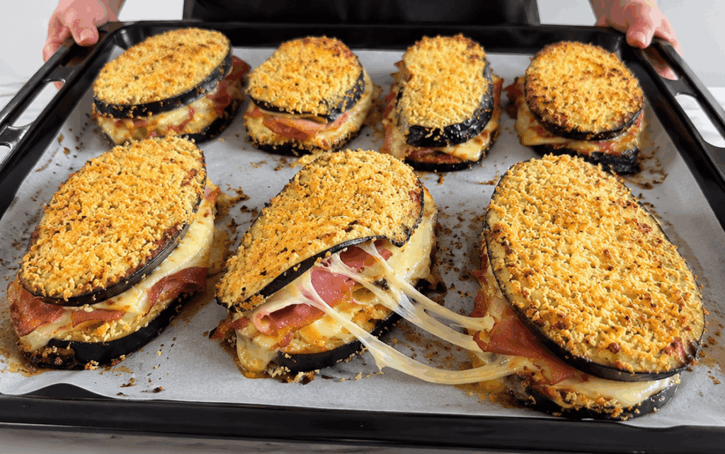 Sto a dieta ma non rinuncio alle melanzane: così vengono leggere, croccanti come se fossero fritte e con un ripieno da urlo