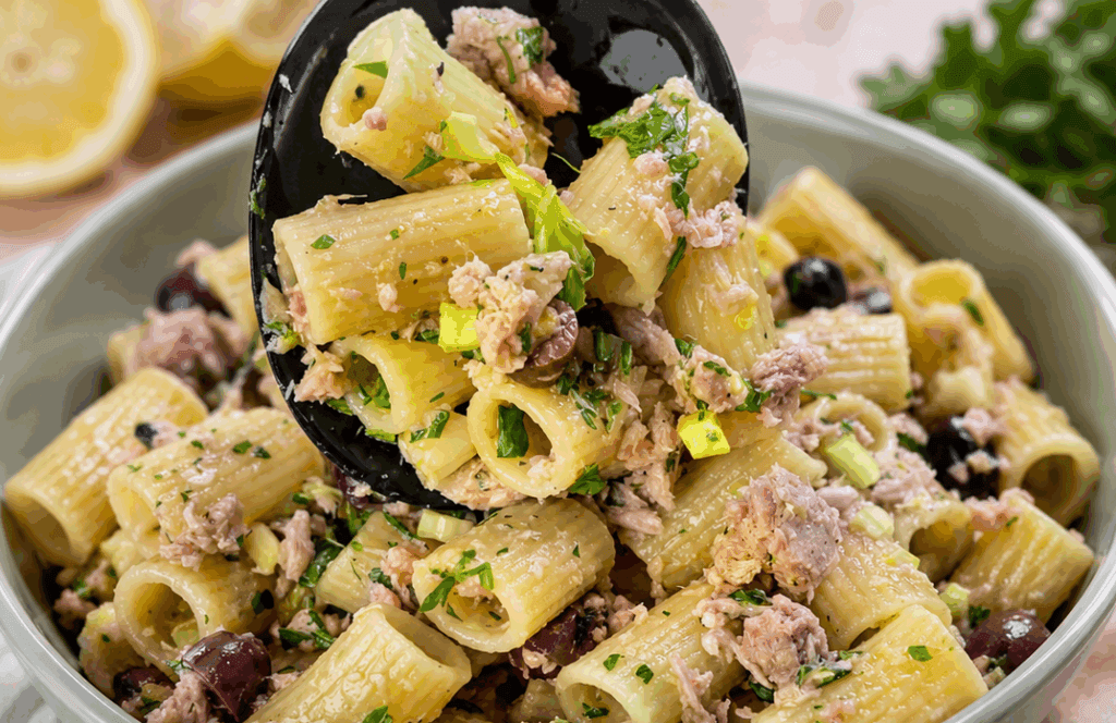 Ho preparato questa pasta fredda tonno e limone e a tavola è sparita subito: era così buona che tutti mi hanno chiesto un secondo piatto!