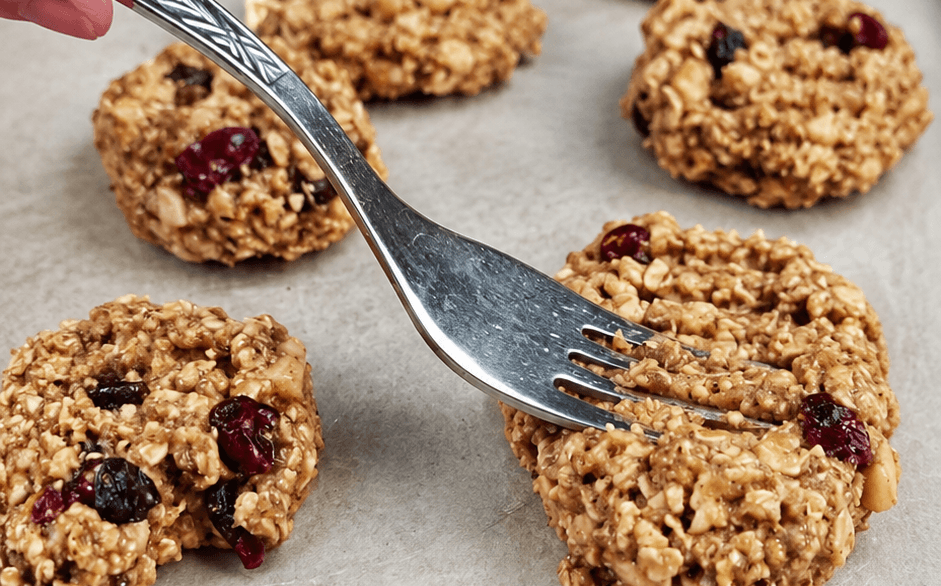 Biscotti ai fiocchi d’avena, datteri e mirtilli rossi