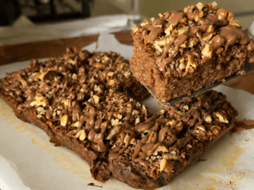 Torta di mele, avena e noci