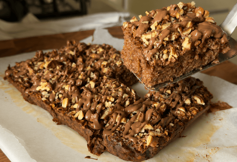 Torta di mele, avena e noci