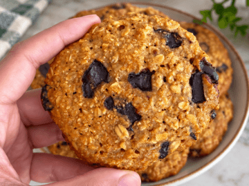 Biscotti con fiocchi d’avena e arachidi
