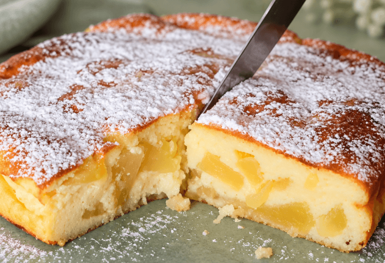 Torta cremosa di mele e yogurt