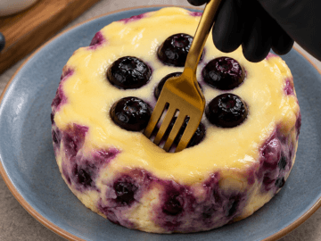Cheesecake proteica ai mirtilli