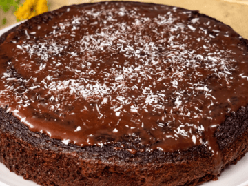 Torta di mele, noci e cacao